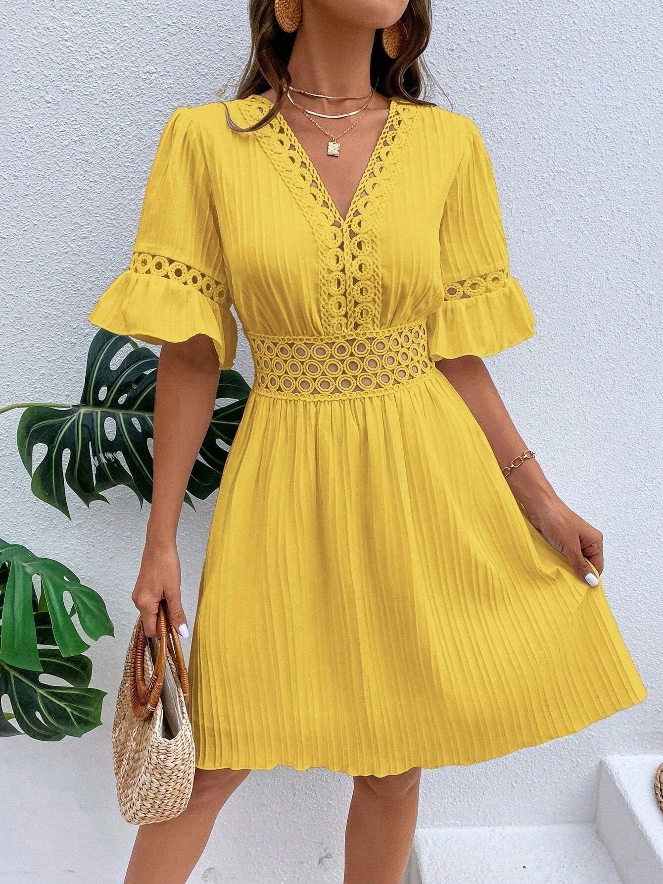 Sommerkleid für Damen mit Stehkragen und Rüsche von berg-feldt