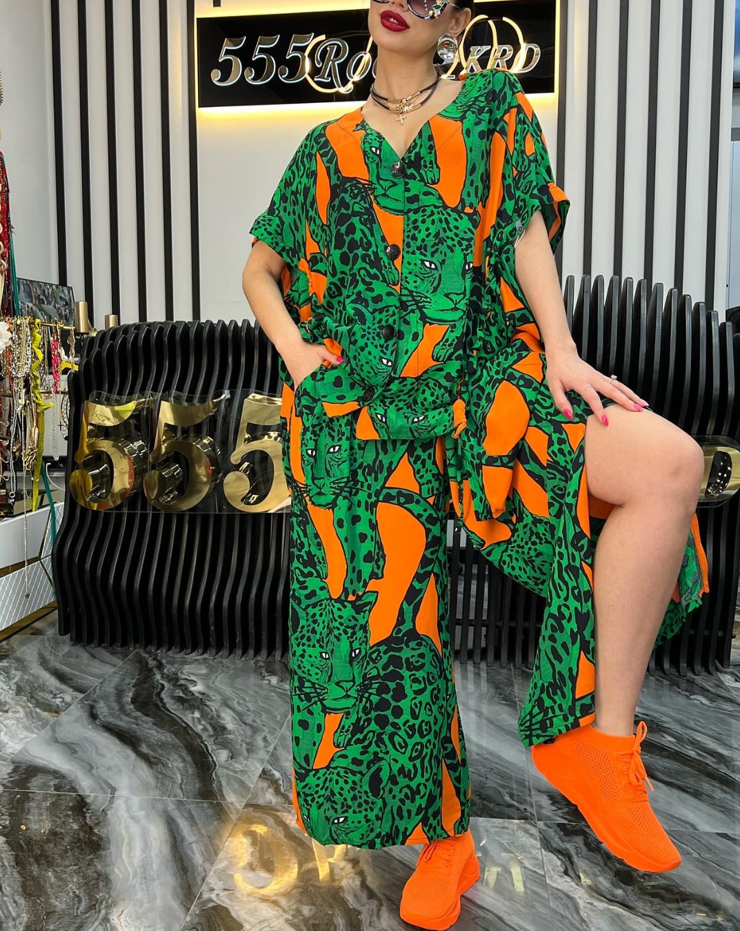 Lässiges Damen-Set mit auffälligem Animal-Print und weiten Hosenbeinen von Berg-Feldt