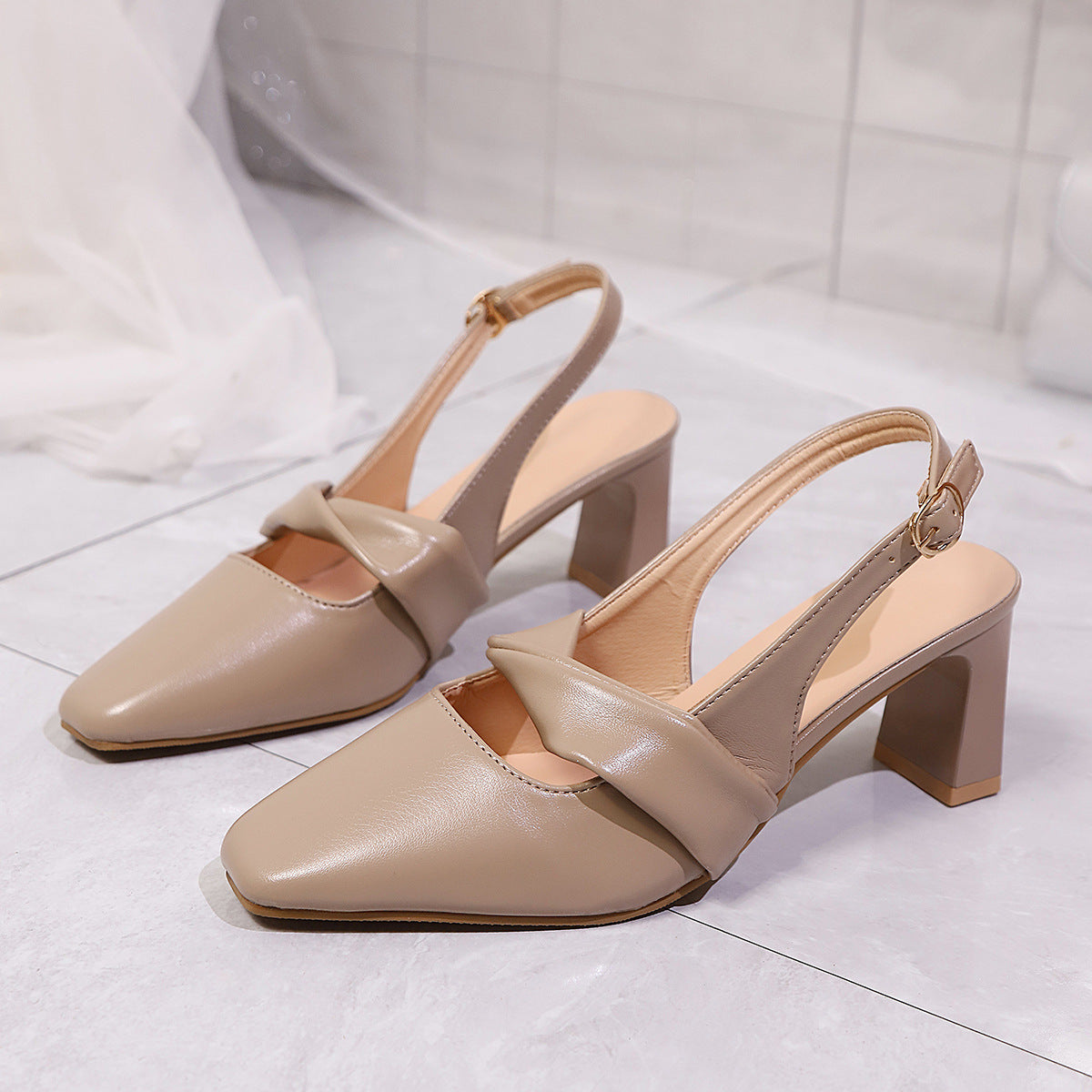 Elegante Damen Slingback Pumps mit bequemem Absatz und edler Querschließe von berg-feldt