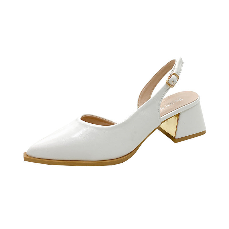 Slingback-Pumps mit Spitze, Absatz und geometrischem Detail von berg-feldt
