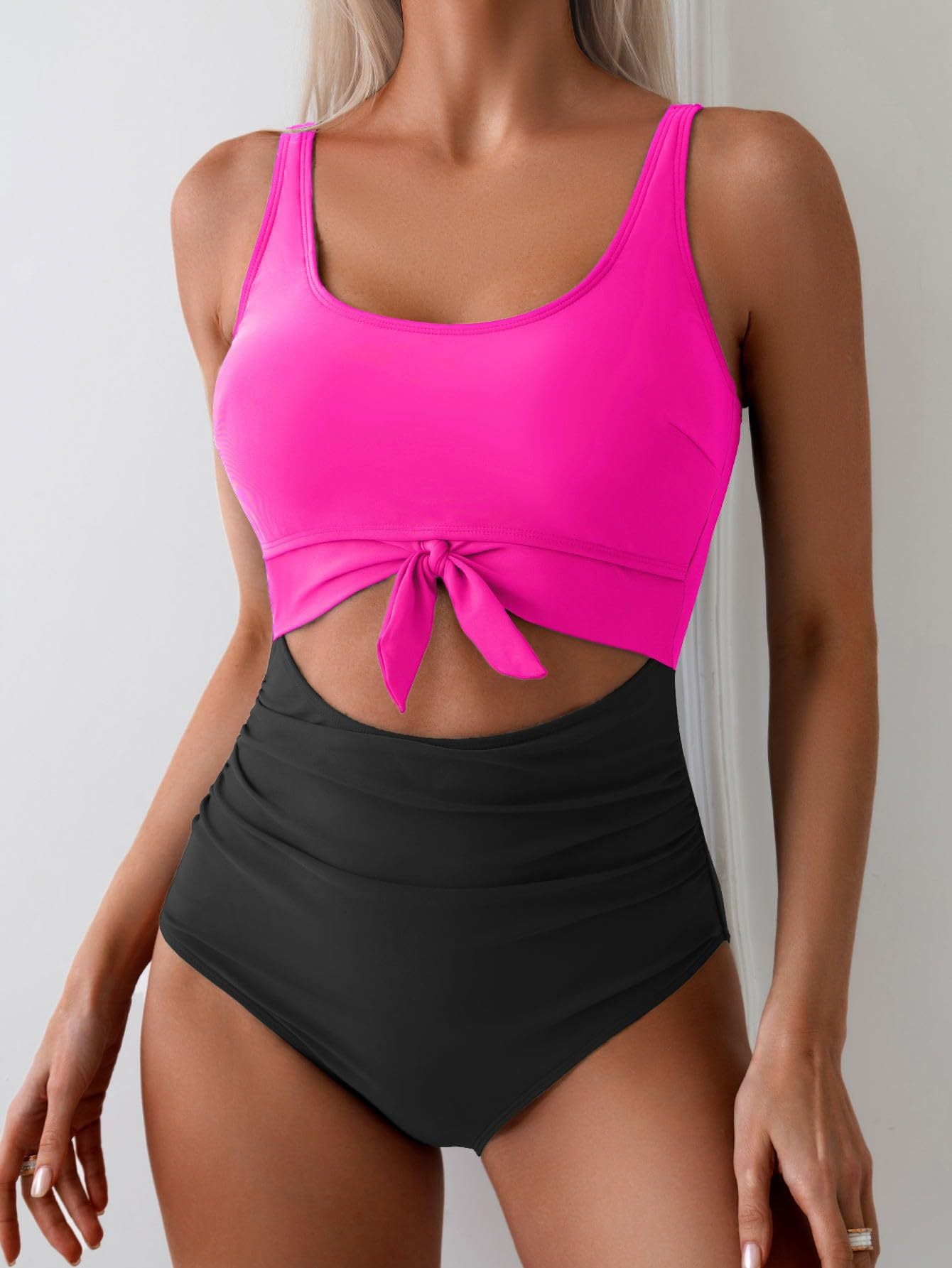 Haut de bikini et bas de bikini à la coupe haute, avec nœud tendance et motif rayé, de berg-feldt