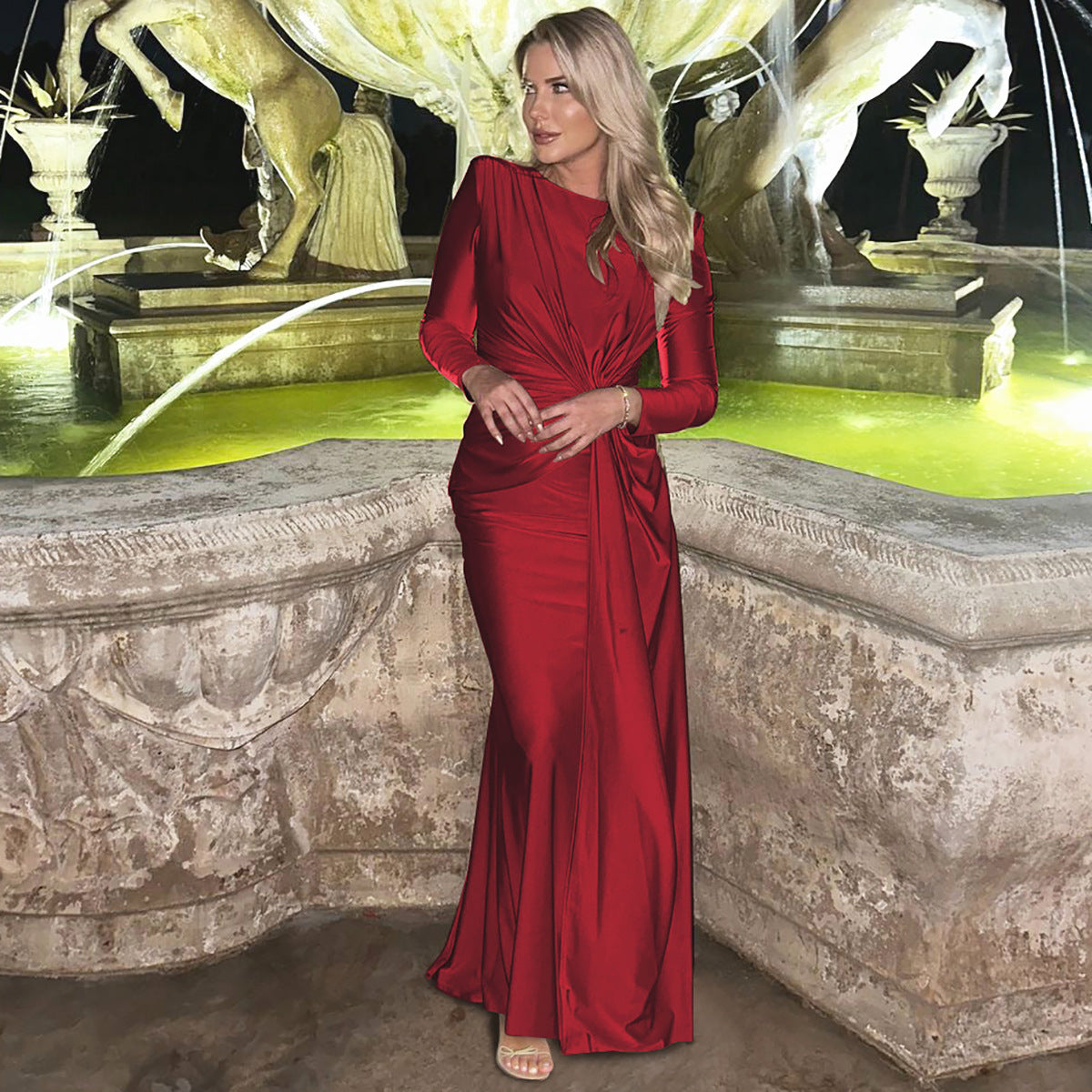 Robe longue élégante pour femme avec design portefeuille sophistiqué et manches longues par berg-feldt