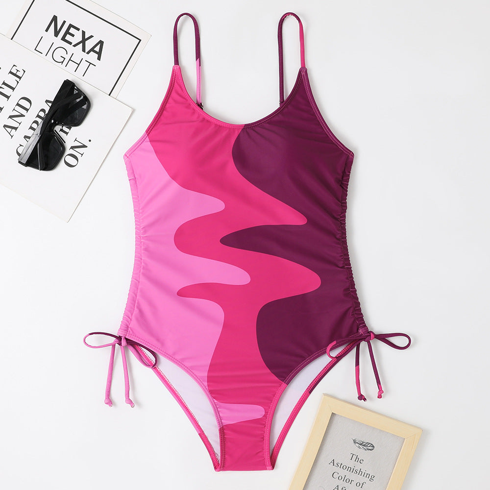 Maillot de bain une pièce pour femme avec élégant motif ondulé et bretelles réglables, de berg-feldt