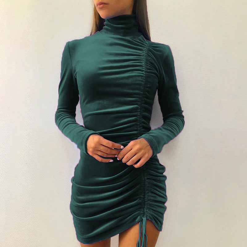 Robe cache-cœur élégante pour femme avec col montant et fronces sophistiquées par berg-feldt