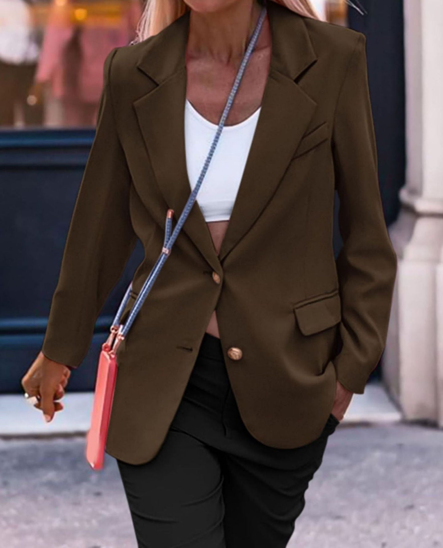 Blazer élégant femme à boutonnage simple avec boutons dorés et coupe ajustée Berg-Feldt