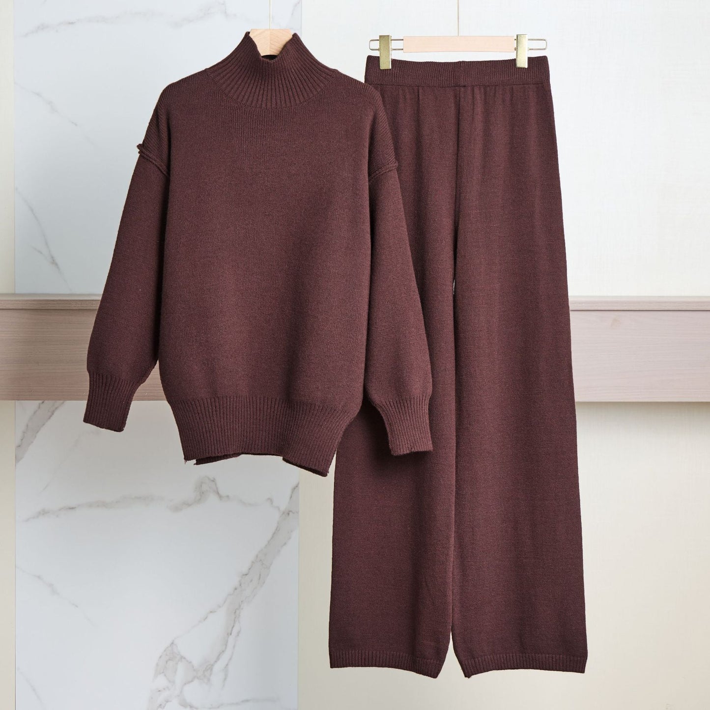 Ensemble douillet en tricot pour femme avec col montant et pantalon large Berg-Feldt
