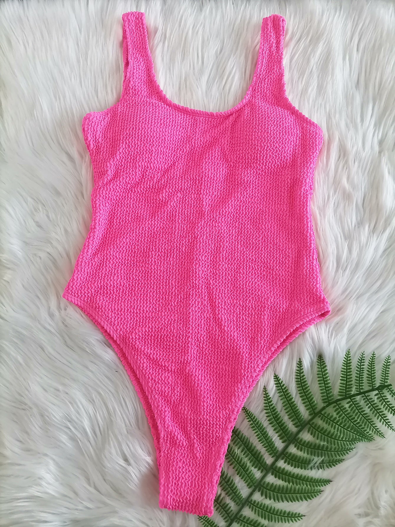 Combinaison une-pièce femme taille haute, au crochet par Berg-Feldt