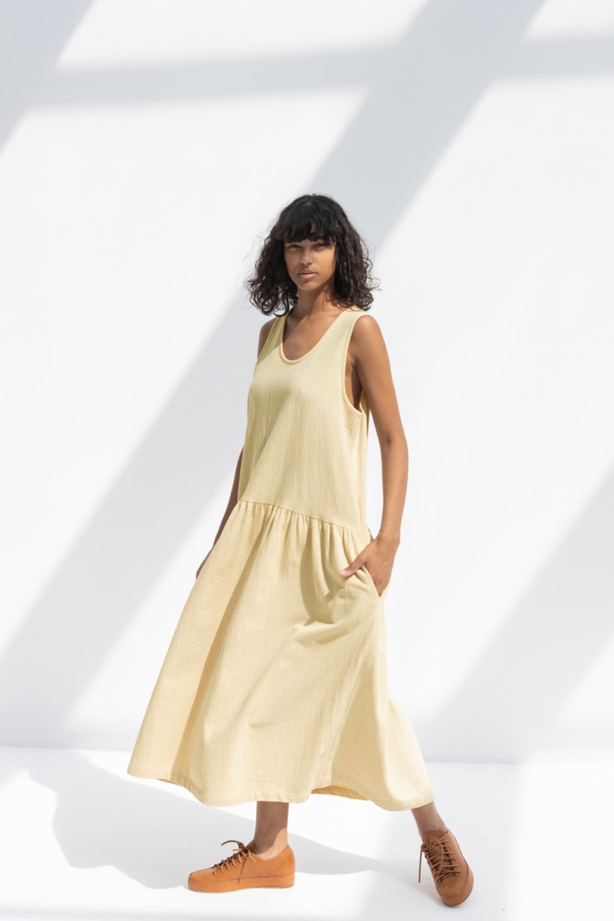 Sommerkleid für Damen, Midi-Länge, mit Seitentaschen von berg-feldt