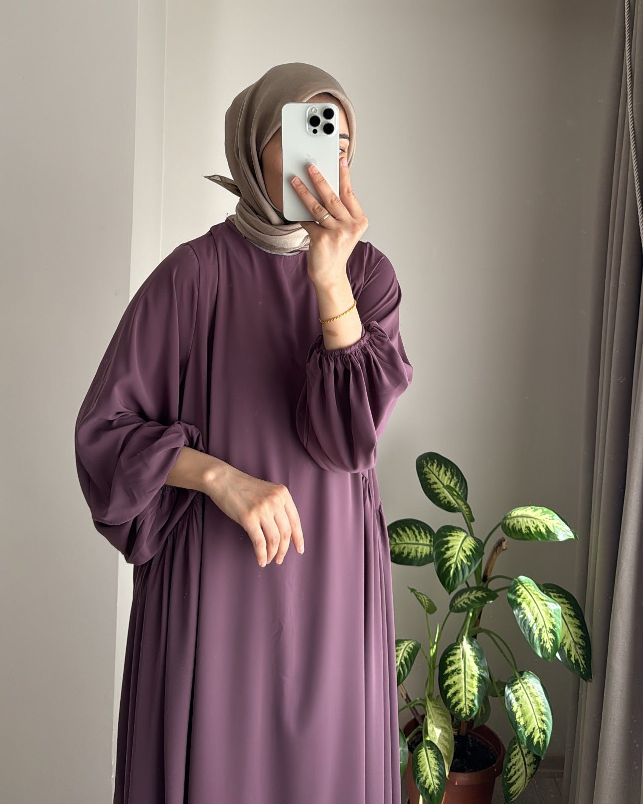 Robe longue élégante pour femme à manches larges et coupe ajustée, de berg-feldt