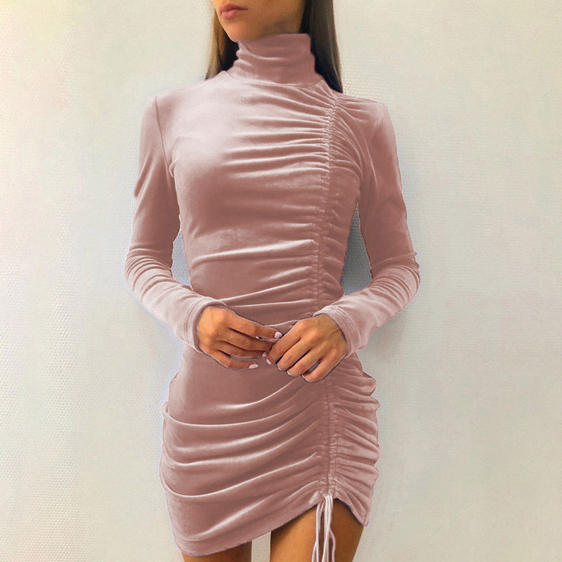 Robe cache-cœur élégante pour femme avec col montant et fronces sophistiquées par berg-feldt