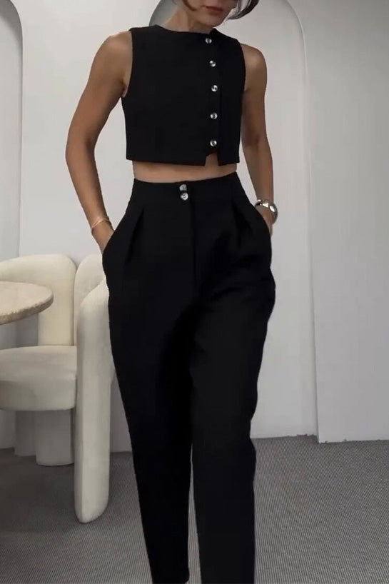 Berg-Feldt | Ensemble deux pièces débardeur sans manches boutonné et pantalon court taille haute