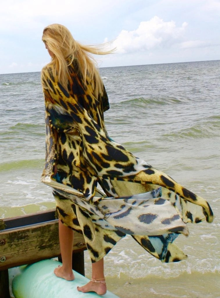 Kaftan élégant pour femme avec coupe ample et motif animalier estival par berg-feldt