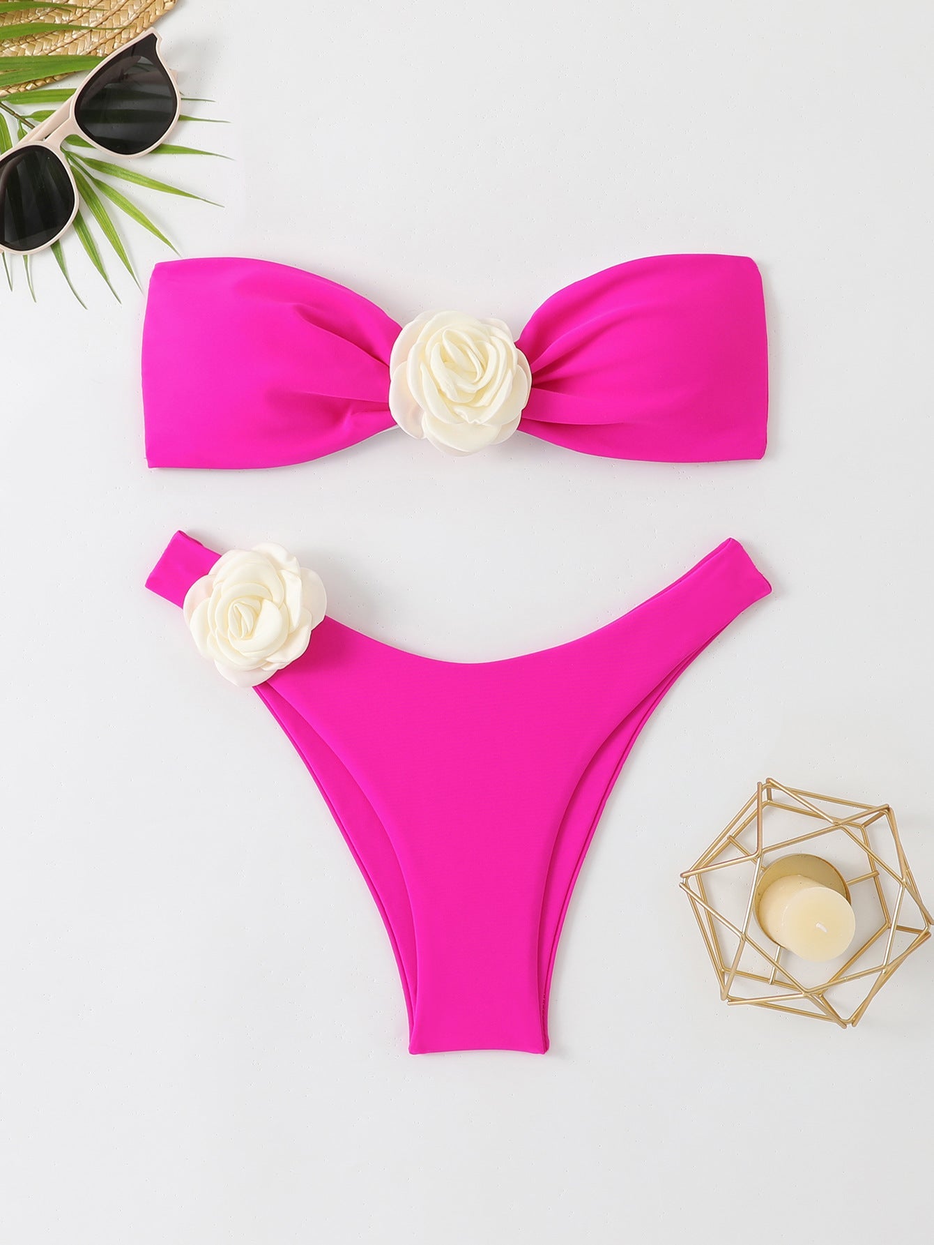 Ensemble bikini pour femme avec accessoire fleuri fantaisie et haut bandeau de berg-feldt