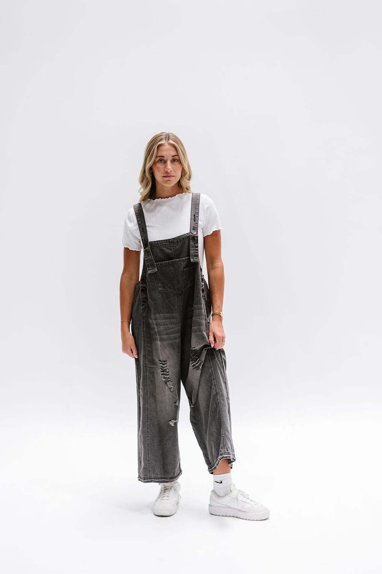 Salopette en jean pour femme avec détails destroyed tendance et coupe ample Berg-Feldt