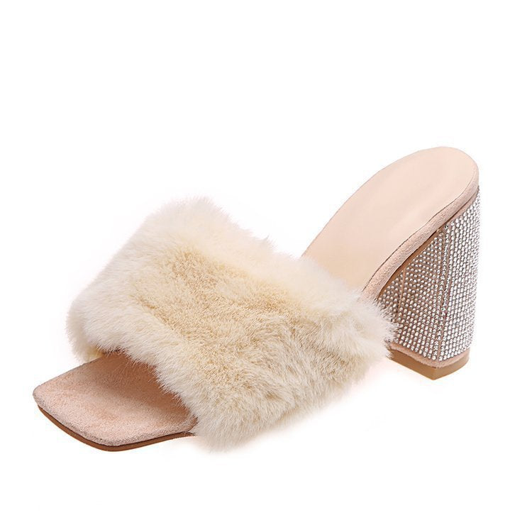 Mules glamourous pour femme avec fausse fourrure douillette et talon pailleté Berg-Feldt
