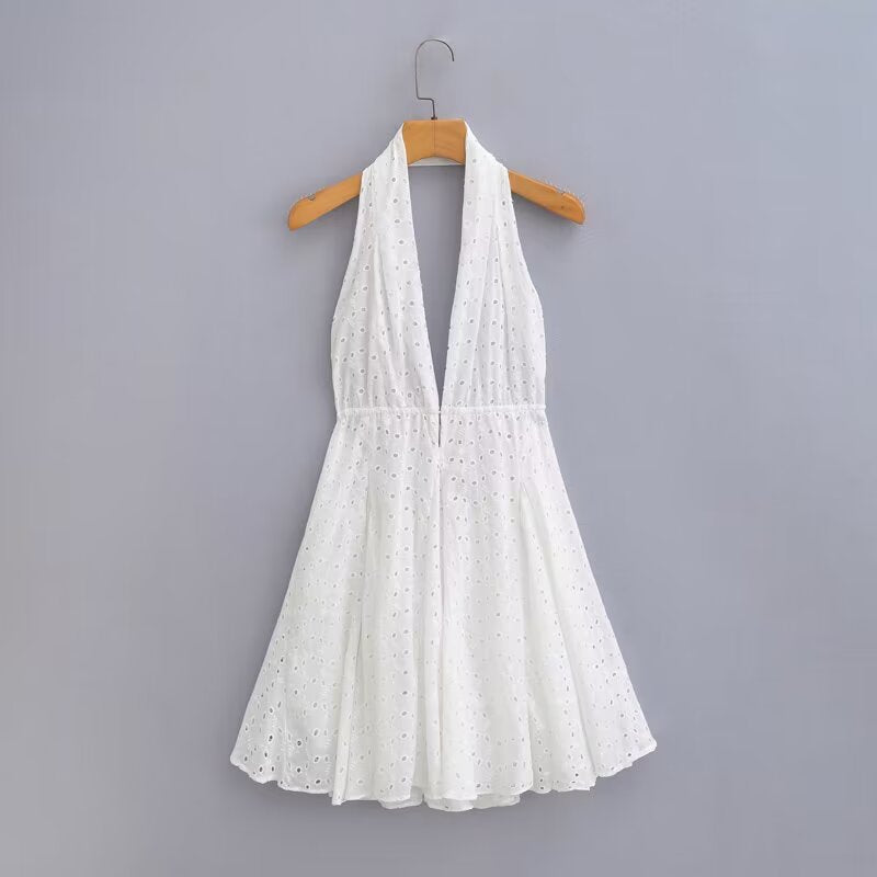 Kurzes Damen-Halterkleid mit Lochdetails von berg-feldt