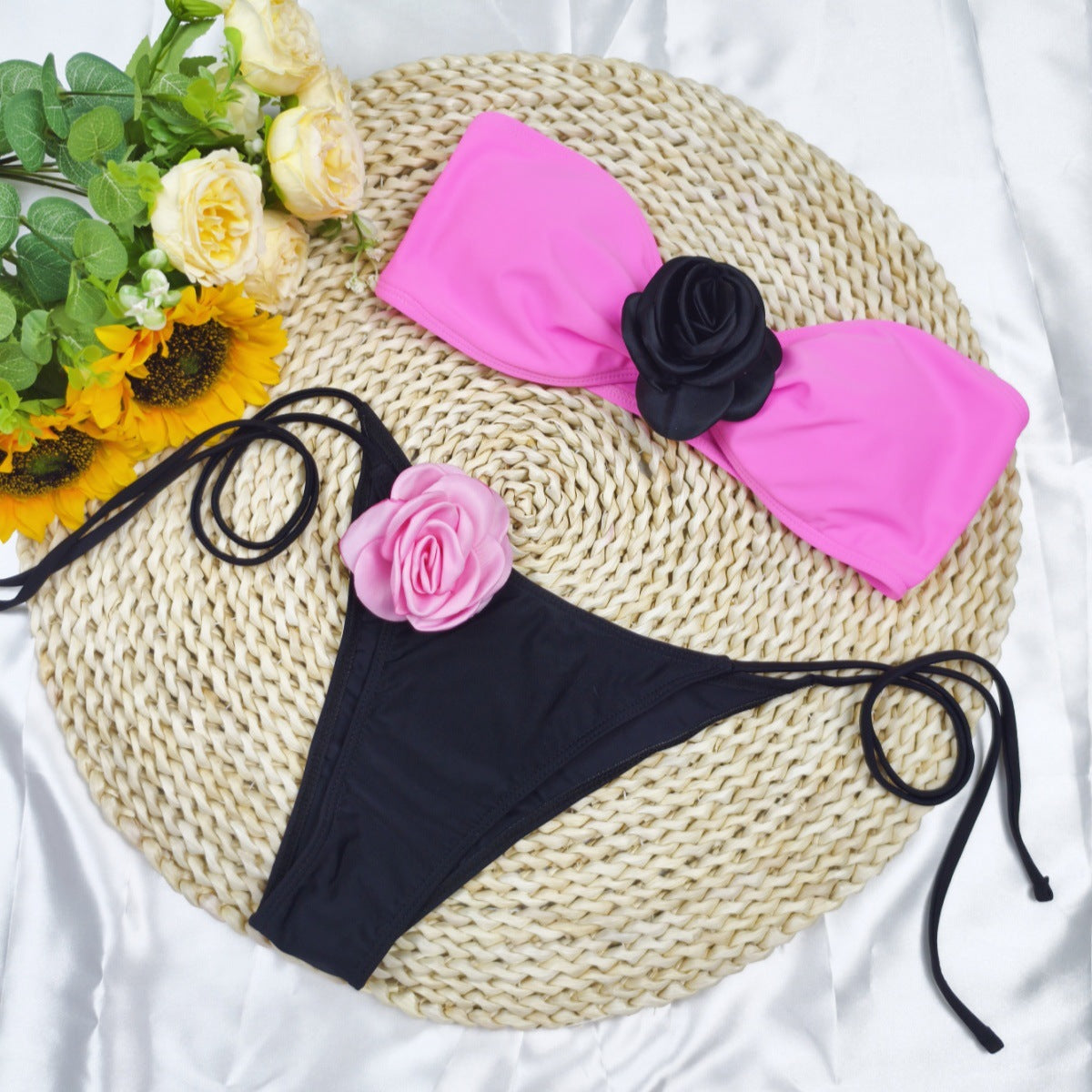 Ensemble bikini pour femme : Haut floral et bas élégant par berg-feldt