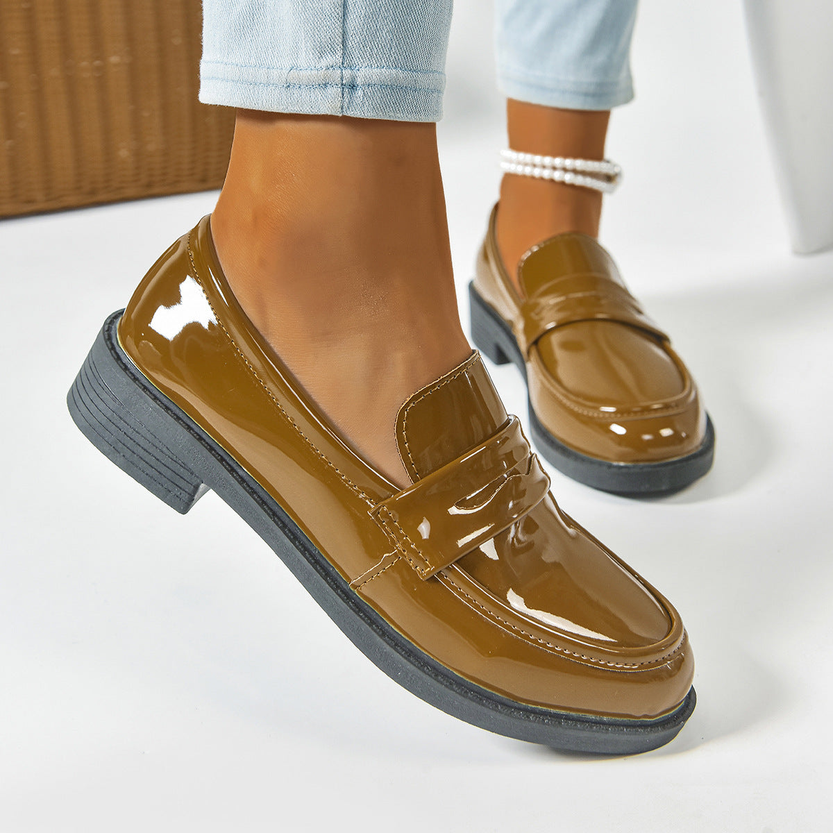 Mocassins modernes et confortables pour femme avec finition brillante, de berg-feldt