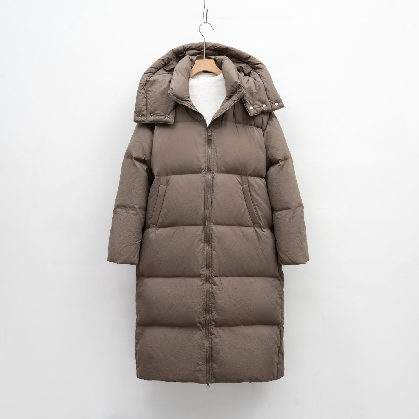 Manteau de duvet long et volumineux pour femme avec capuche amovible et poches latérales Berg-Feldt