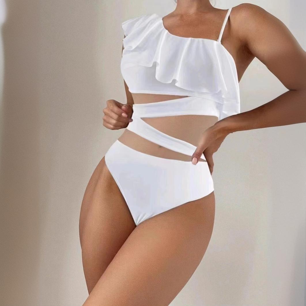 Robe de bain élégante pour femme avec volant asymétrique et empiècement transparent par berg-feldt