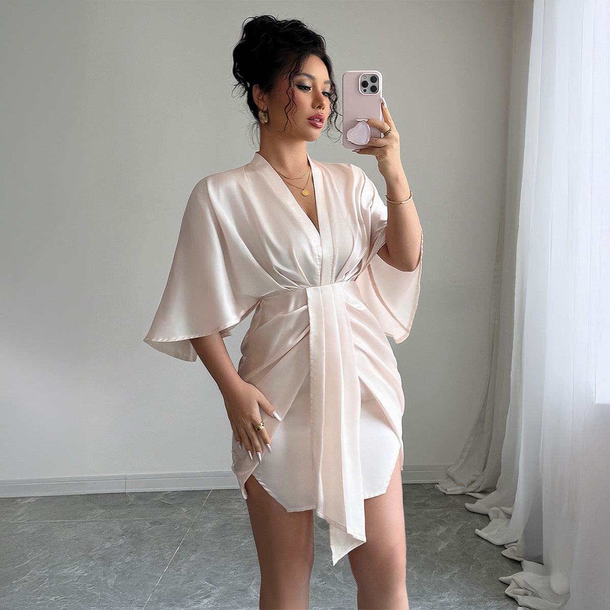Robe kimono en satin Berg-Feldt pour femme avec plis froncés