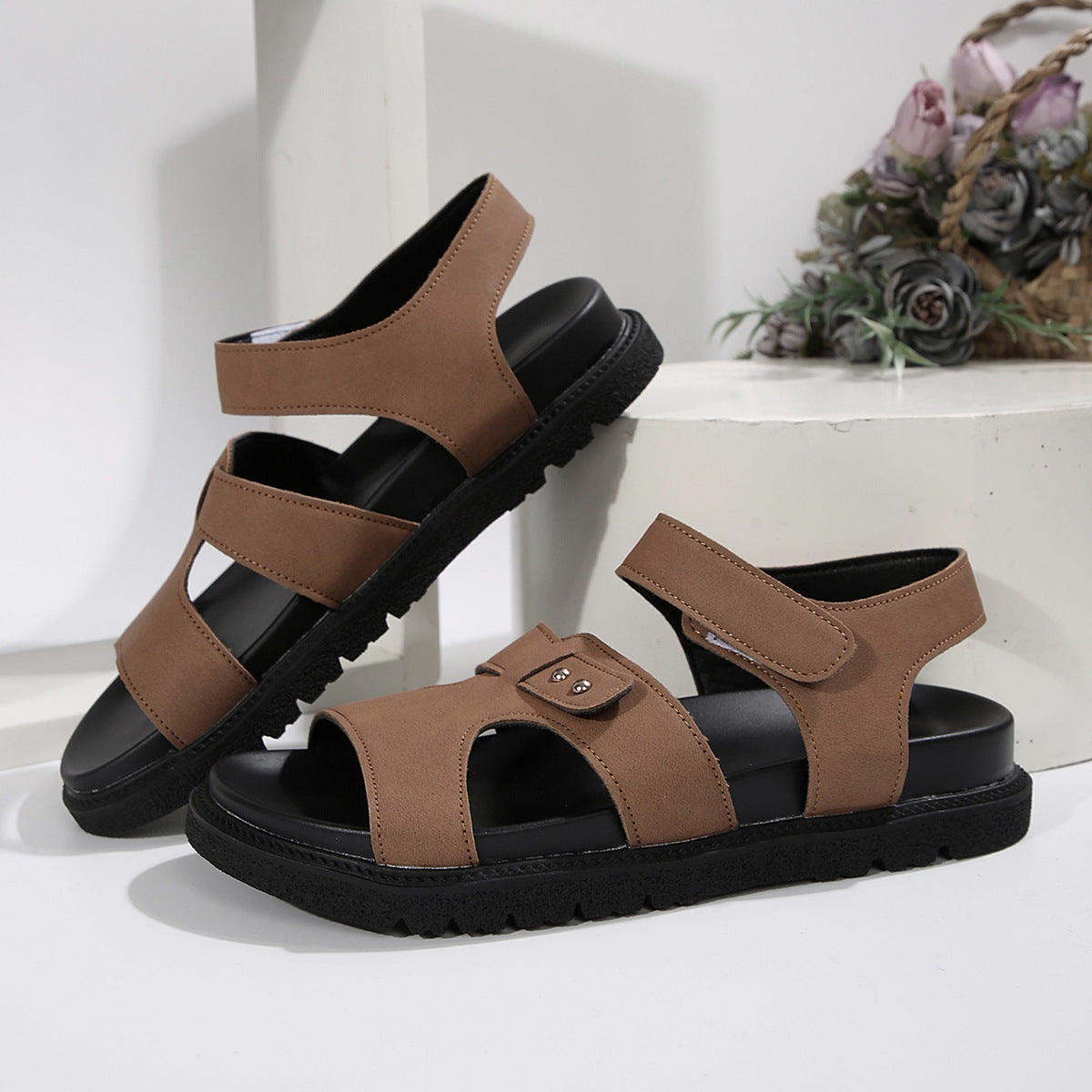 Sandales modernes pour femme avec brides réglables et semelle confortable de berg-feldt