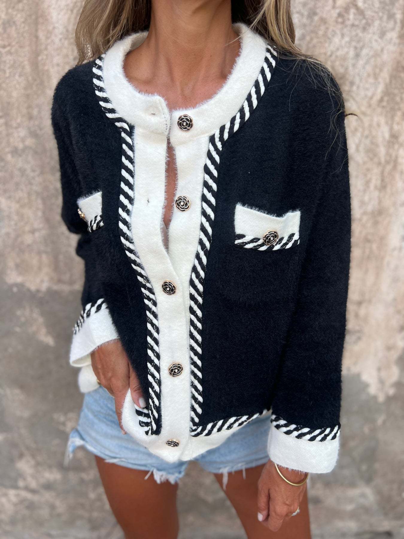 Berg-Feldt | Veste en maille boutonnée à manches longues et poches contrastantes blanches