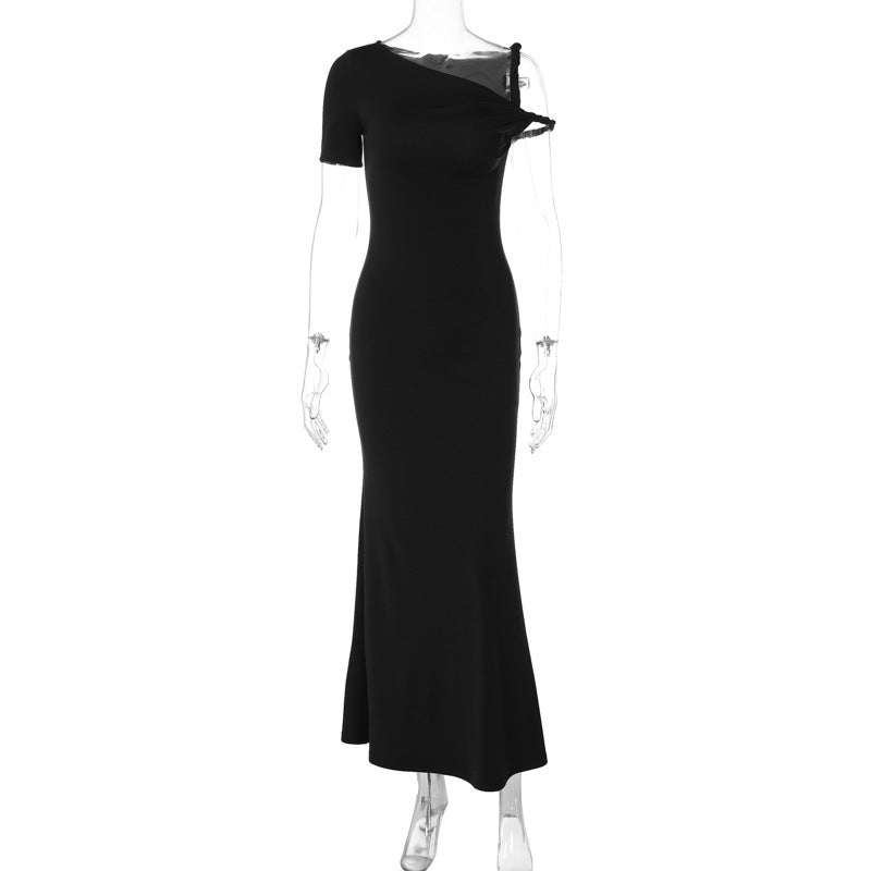 Elegantes Damen-Maxikleid mit figurbetonter Passform, asymmetrischem Ausschnitt und edlem Detail von berg-feldt