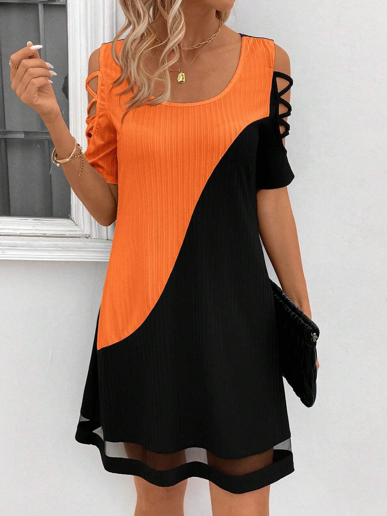 Robe d'été moderne pour femme avec épaules dénudées et color block tendance de berg-feldt