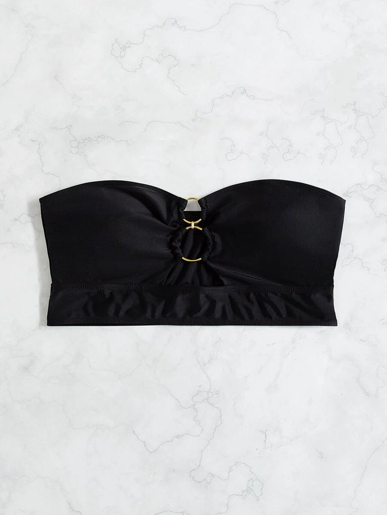 Glamouröses Damen Bandeau-Bikini Oberteil mit Ringdetail und Raffung von berg-feldt