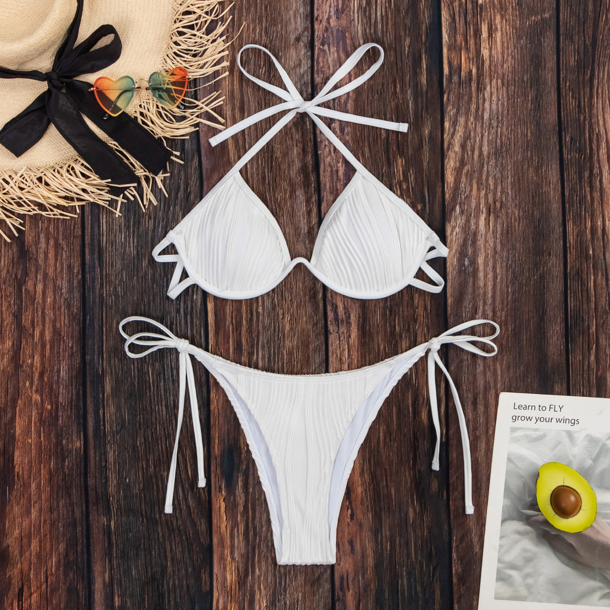 Frauen Bikini-Set mit geripptem Dreieck-Design und verstellbaren Bindedetails von berg-feldt