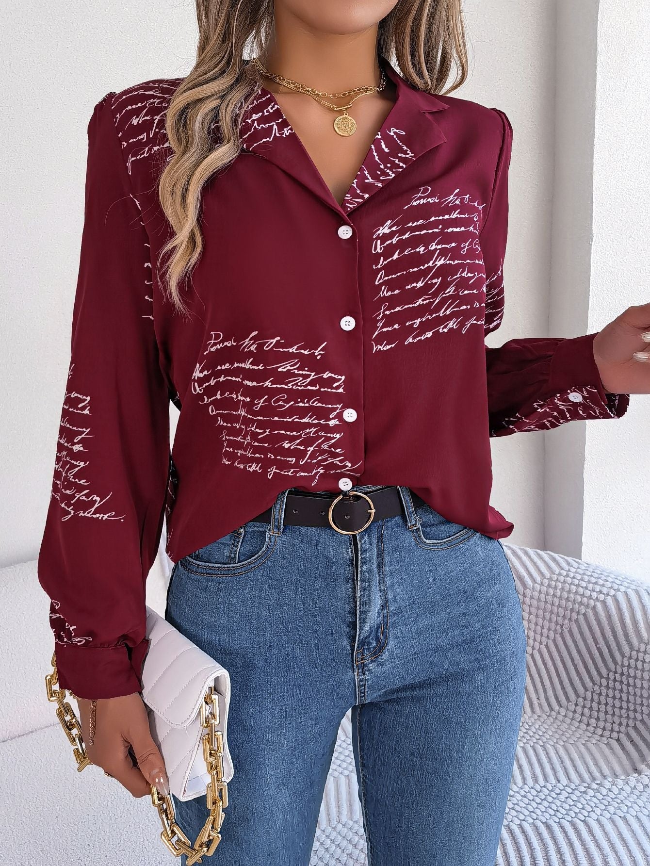 Chemisier élégant pour femme avec motif champêtre montagnard dessiné à la main