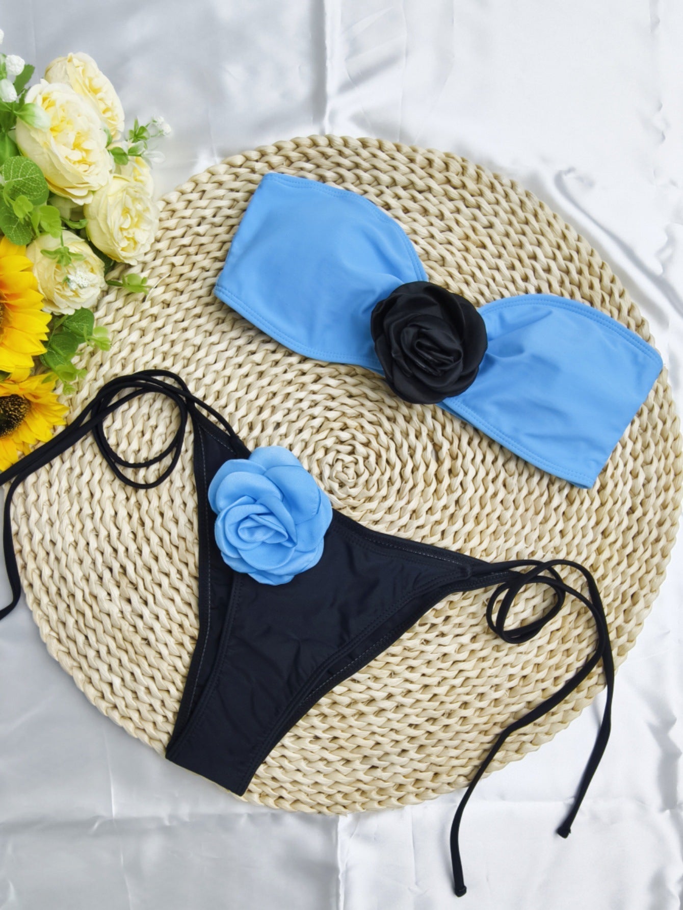 Ensemble bikini pour femme : Haut floral et bas élégant par berg-feldt