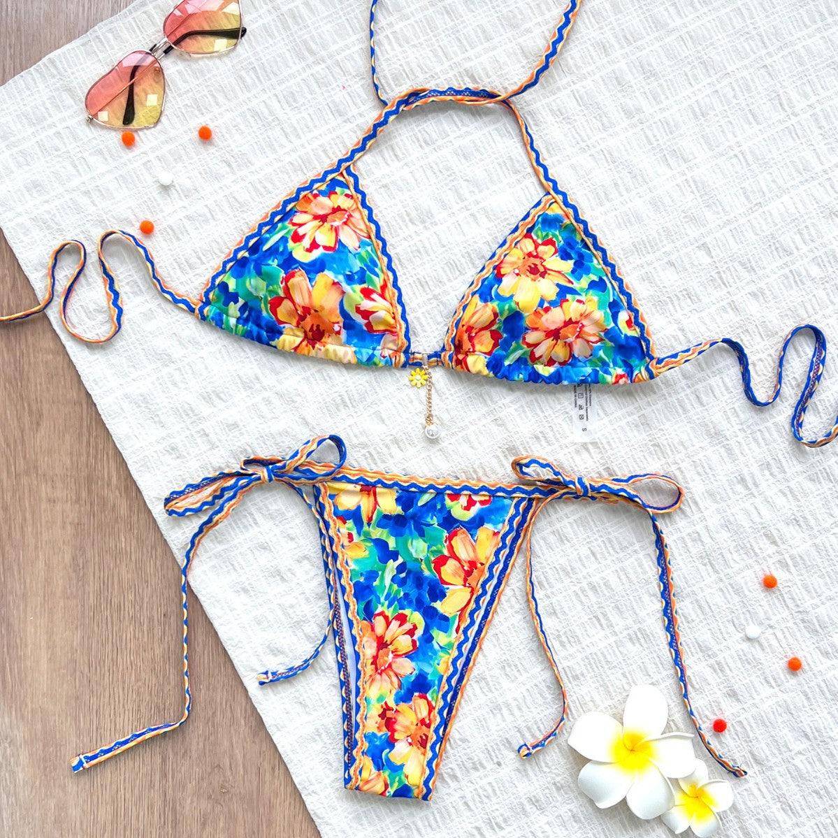 Ensemble de bikini pour femme avec applications florales et bretelles réglables de berg-feldt