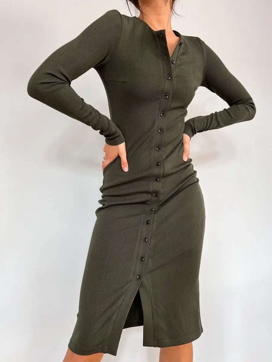 Robe midi élégante et ajustée à col en V avec patte de boutonnage de berg-feldt