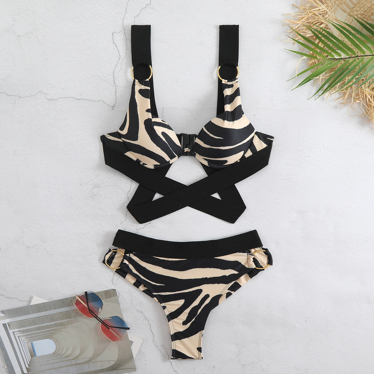 Maillot de bain deux pièces élégant pour femme avec anneaux décoratifs, de berg-feldt