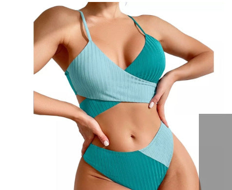 Ensemble de bikini pour femme avec haut croisé et coupe haute Berg-Feldt