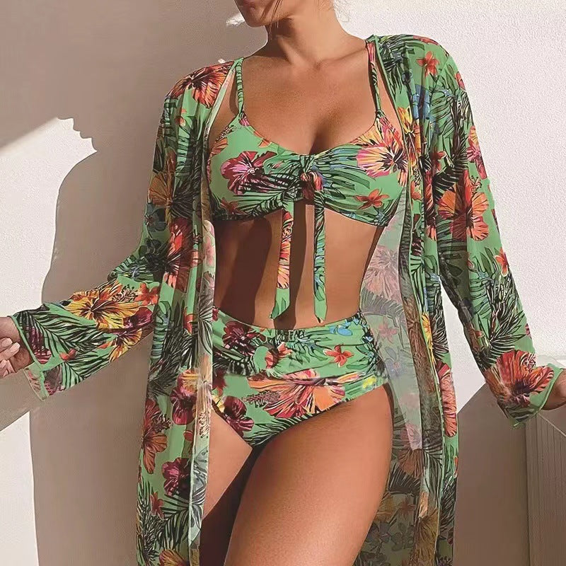 Maillot de bain deux pièces à imprimé tropical Berg-Feldt avec paréo transparent
