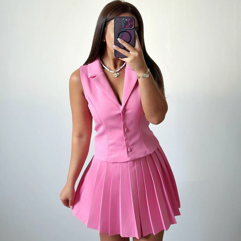Robe plissée moderne et élégante avec col, par berg-feldt pour femme
