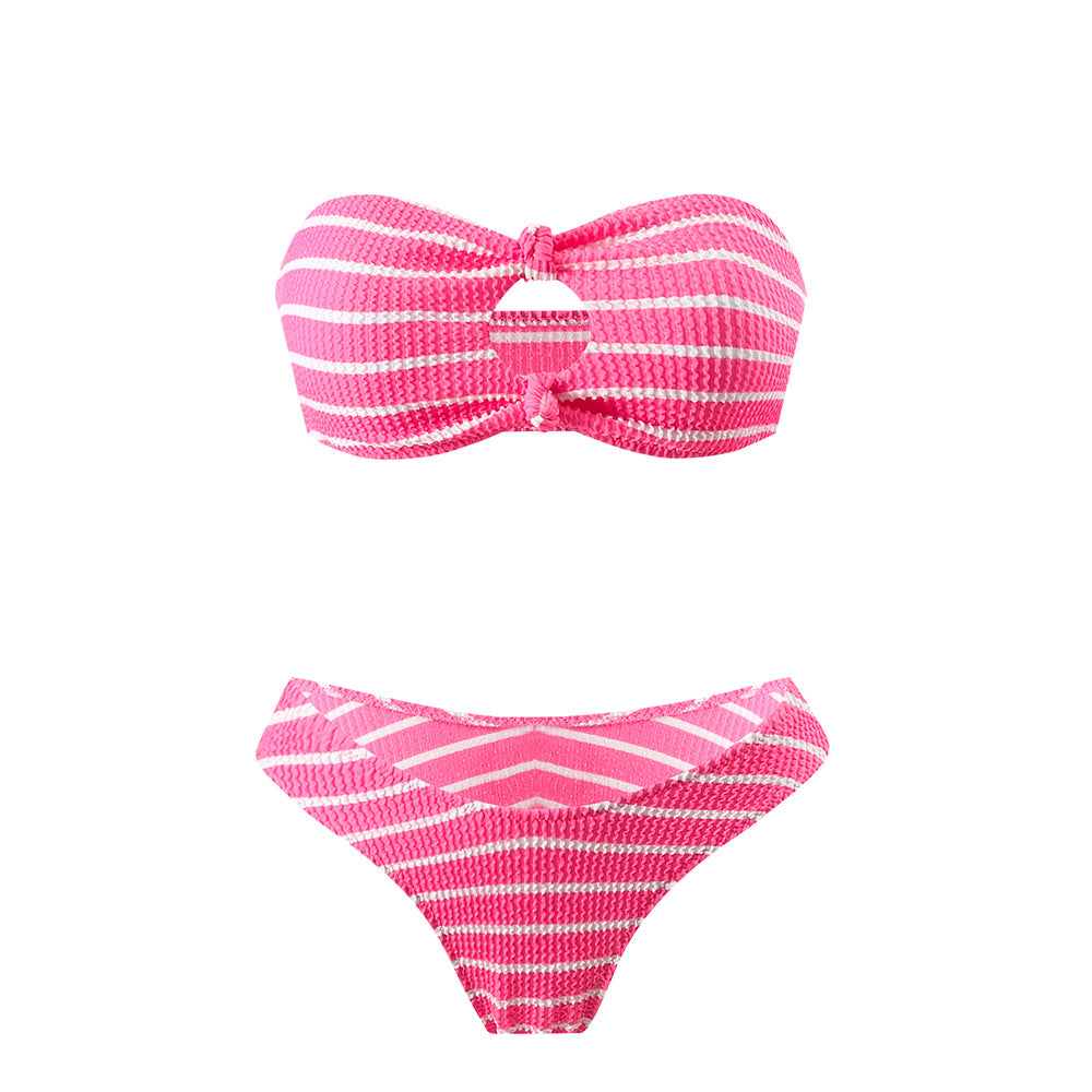 Moderner Damen-Bikini mit Bandeau-Oberteil und verspieltem Detail von berg-feldt