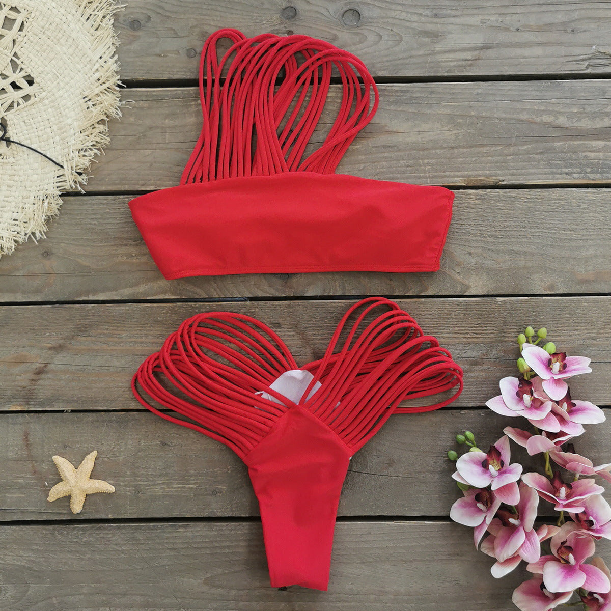 Eleganter Damen-Bikini mit Cut-Outs und trendigen Trägern von berg-feldt