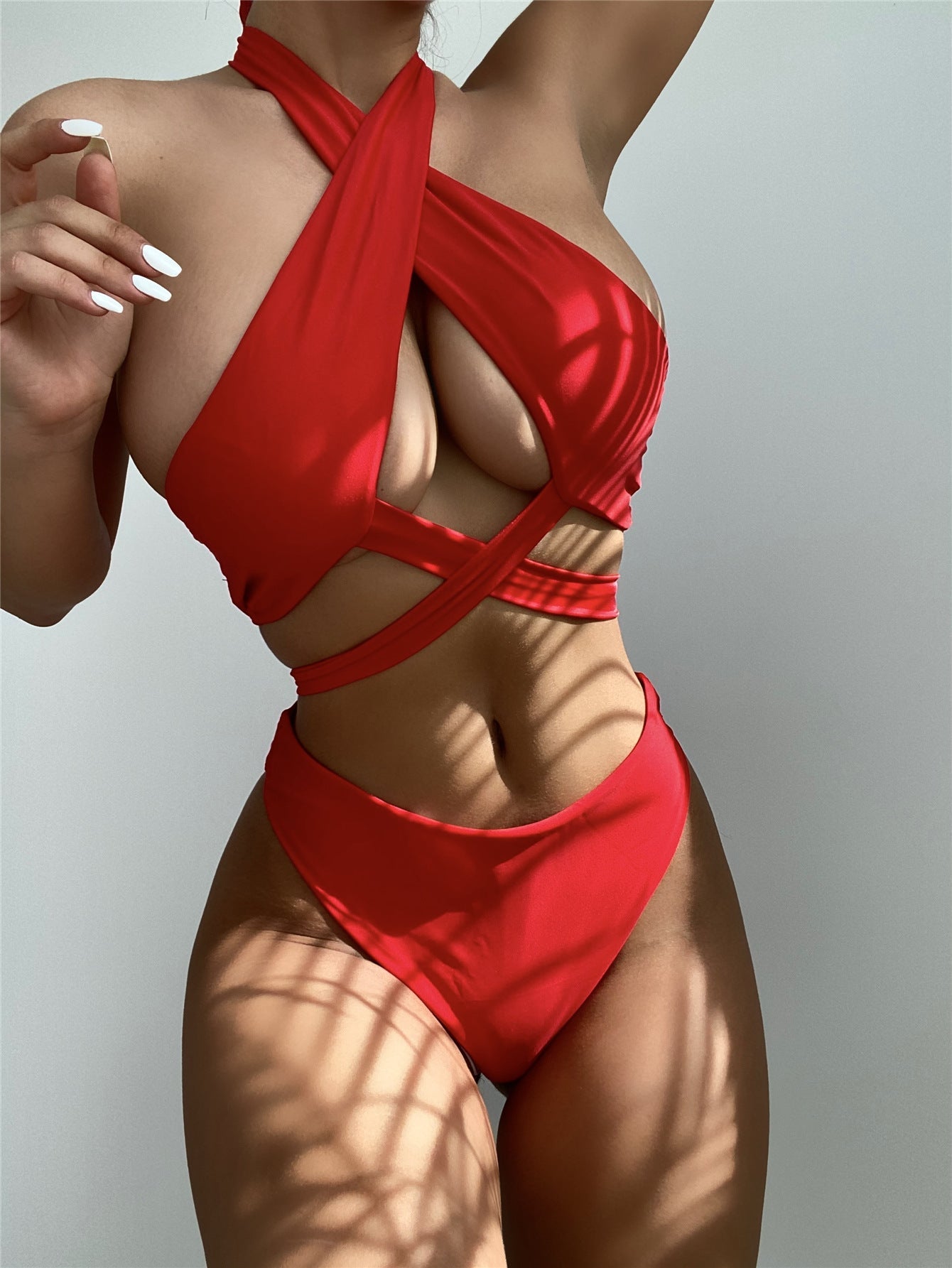 Maillot de bain deux pièces pour femme, de créateur, avec lanières croisées et échancrure haute, par berg-feldt