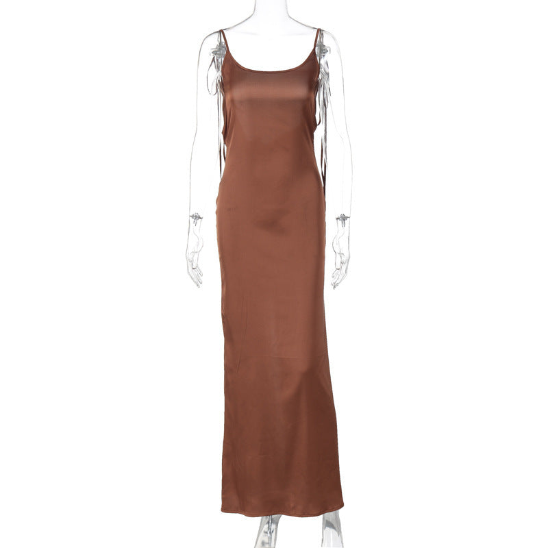 Robe-chemise élégante en satin à fines bretelles de berg-feldt