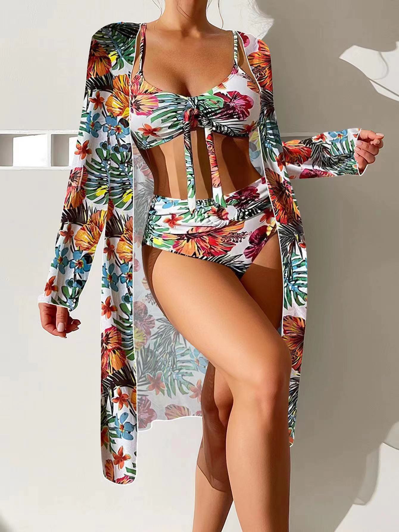 Maillot de bain deux pièces à imprimé tropical Berg-Feldt avec paréo transparent