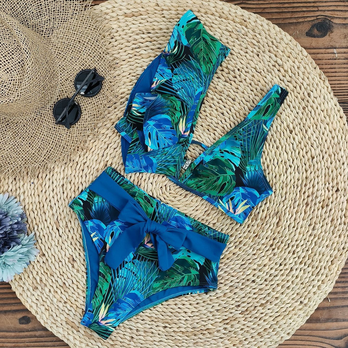 Ensemble femme de maillot de bain bikini taille haute et nœuds, berg-feldt