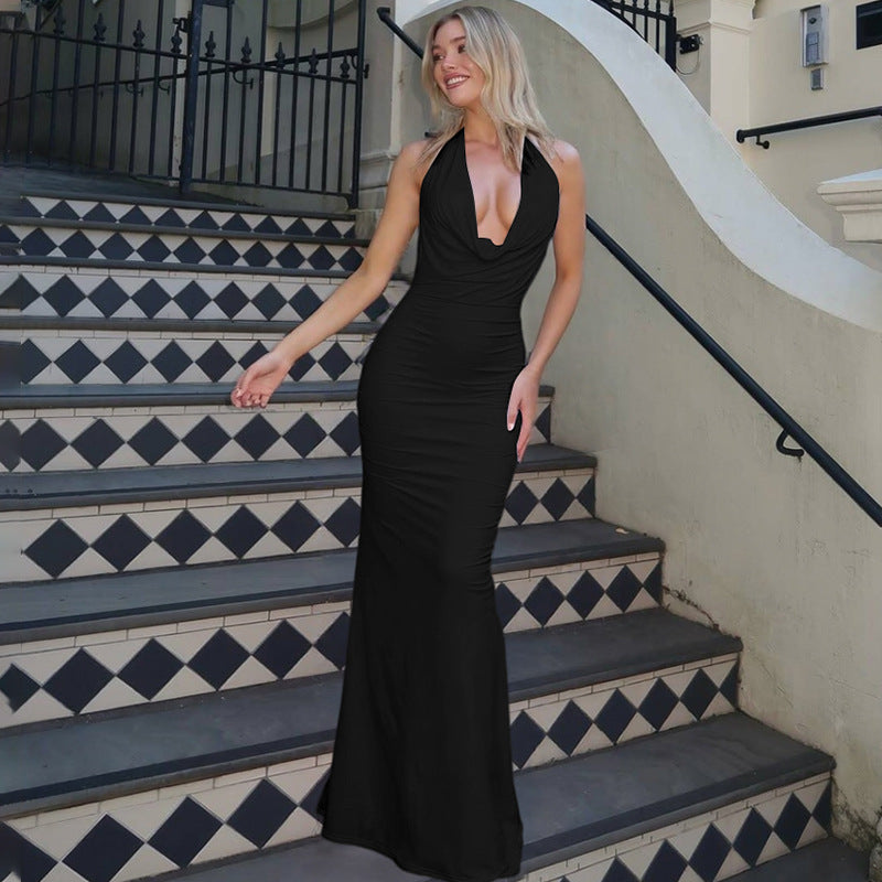 Elegantes Maxikleid für Damen mit tiefem V-Ausschnitt und fließendem Stoff von berg-feldt