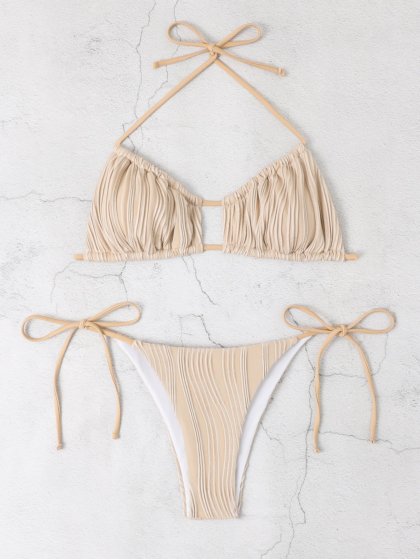 Ensemble de bikini pour femme avec volants élégants et bretelles réglables de berg-feldt