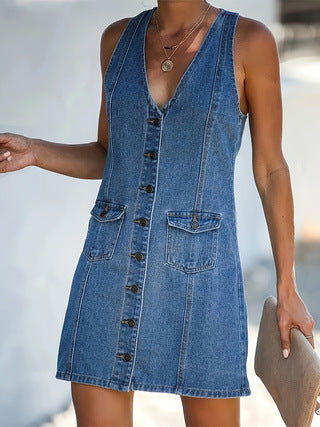 Modernes Jeanskleid für Damen mit Knopfleiste und Taschen von berg-feldt