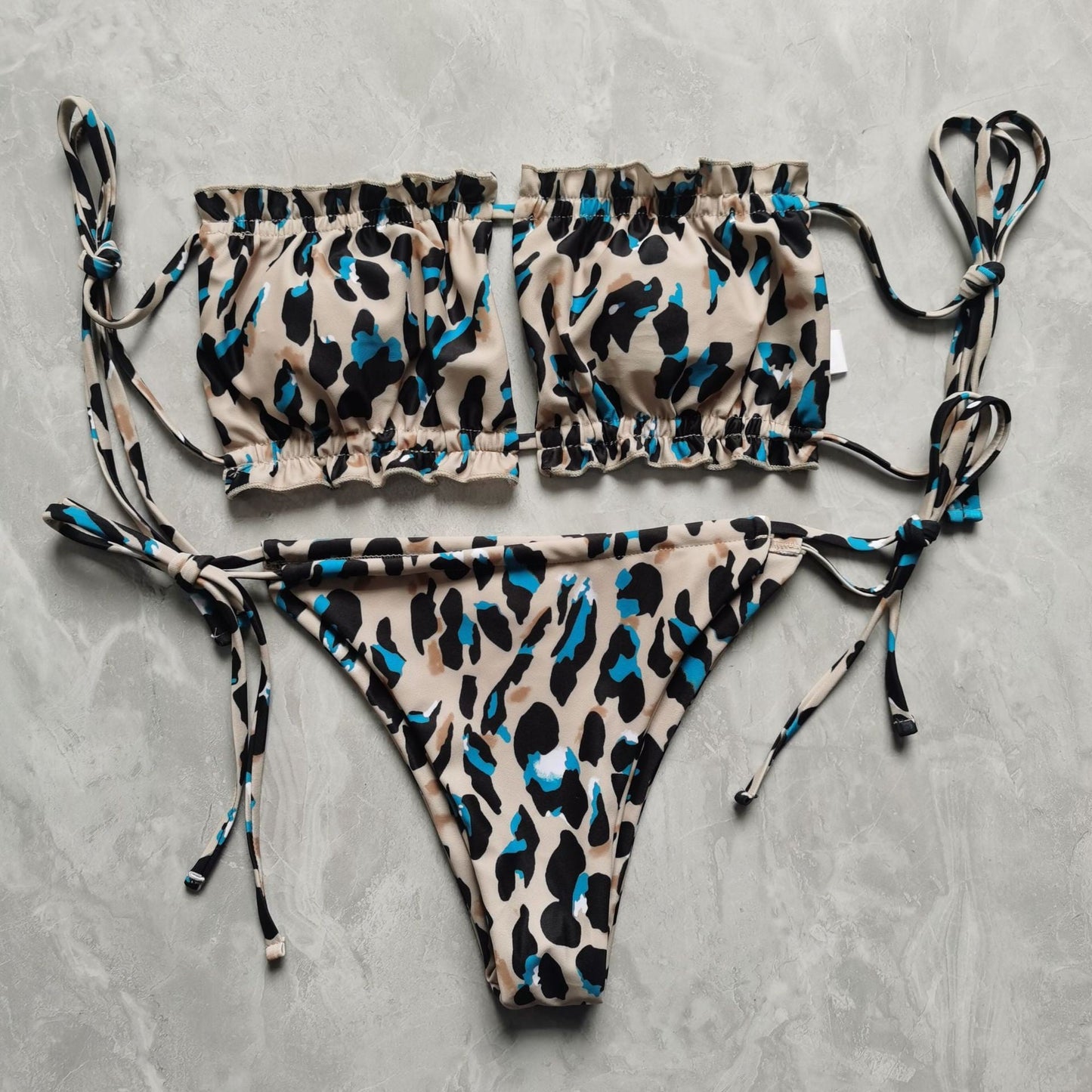 Haut et bas de bikini deux pièces Berg-Feldt à motif papillons