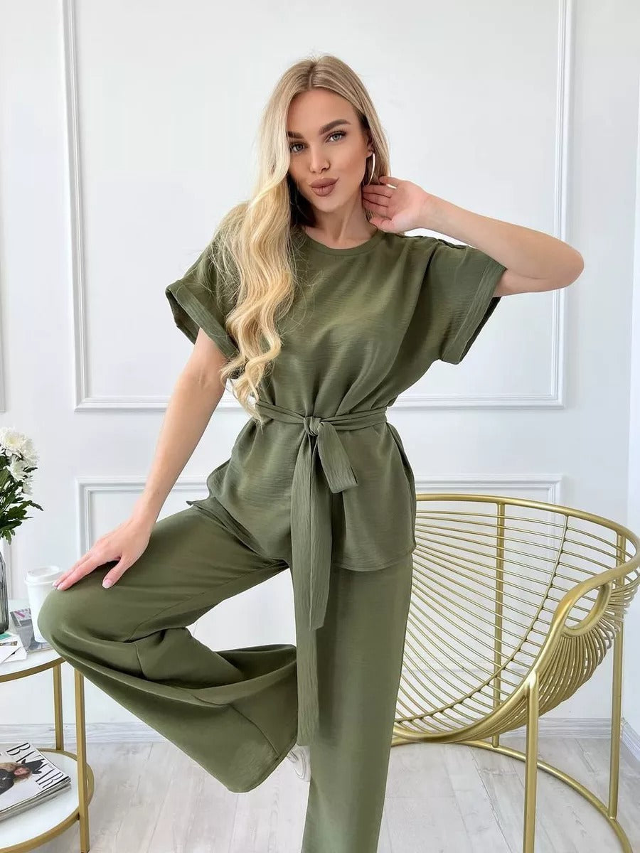 Ensemble loungewear élégant pour femme avec coupe fluide et ceinture – berg-feldt